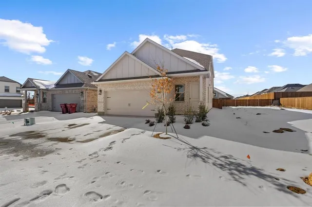 $2,490 | 3504 Clover Leaf Lane, Sherman, TX 75092