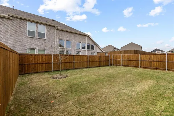 $2,350 | 3504 Clover Leaf Lane, Sherman, TX 75092