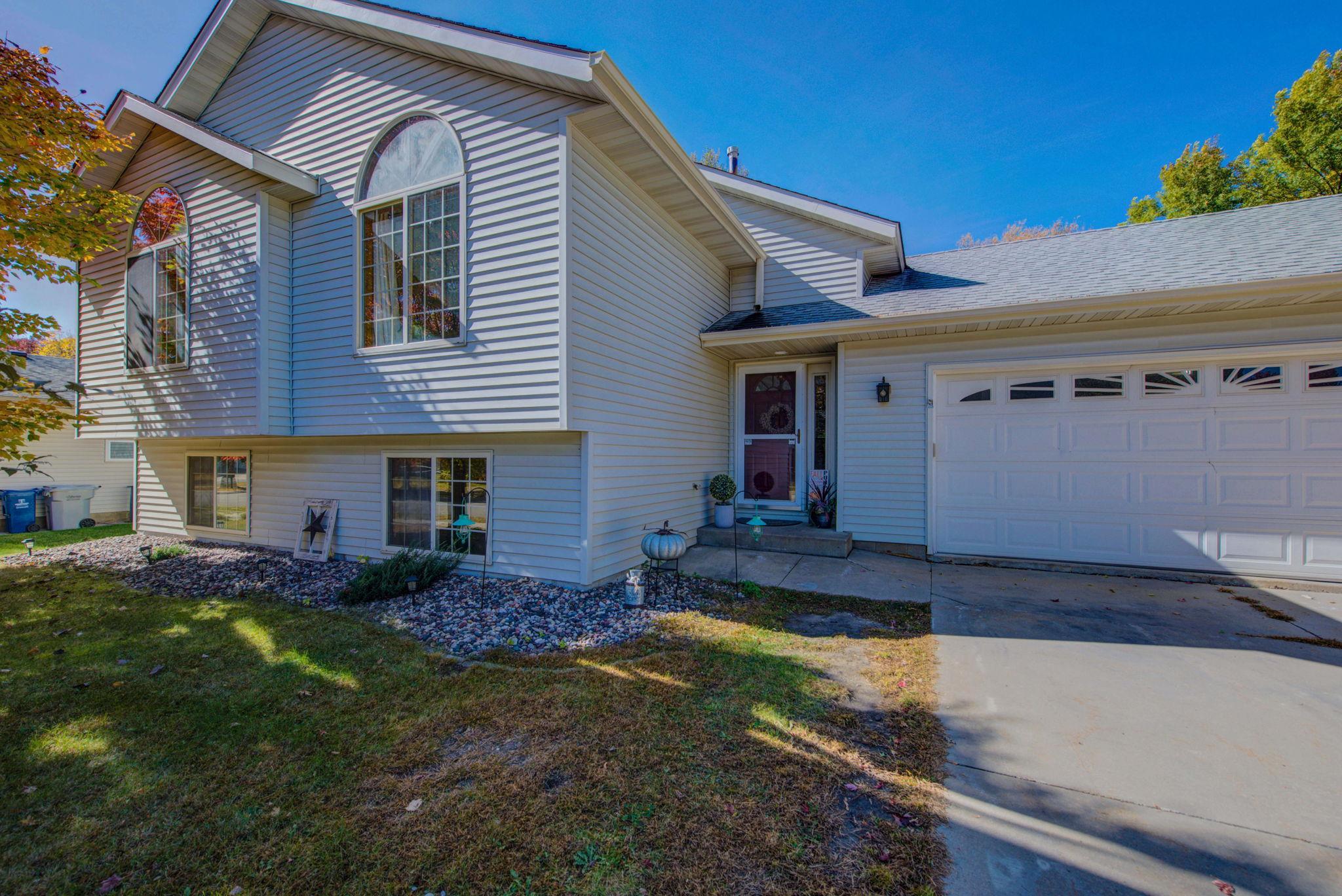 5825 45th Avenue Northwest Rochester, MN 55901 - Photo 2 of 27