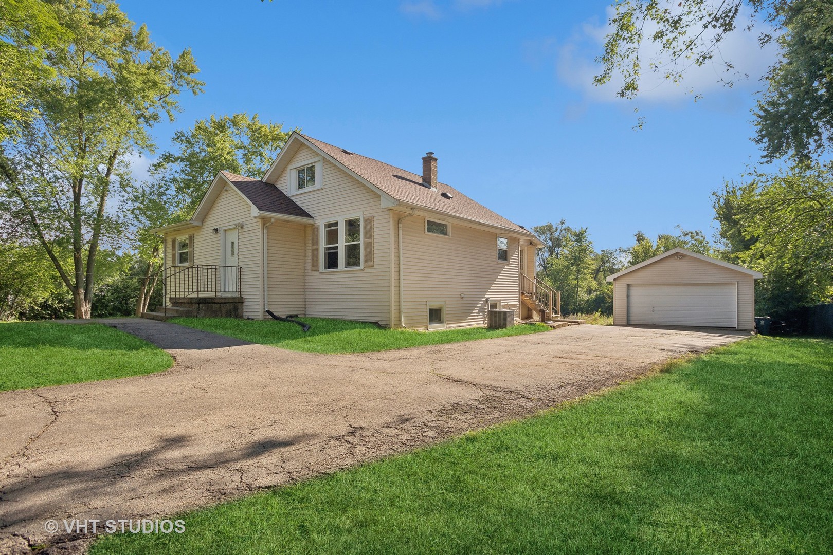 6N175 Virginia Road Roselle, IL 60172 - Photo 2 of 16 Gallery Image 2