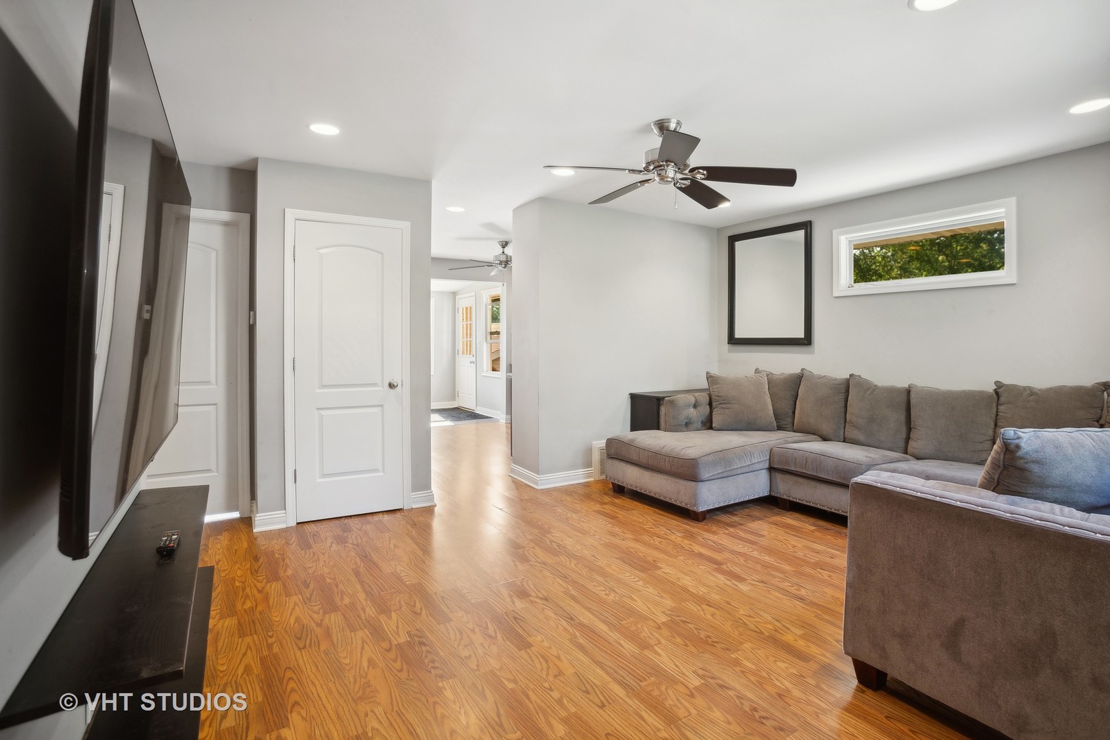6N175 Virginia Road Roselle, IL 60172 - Photo 4 of 16 Gallery Image 4