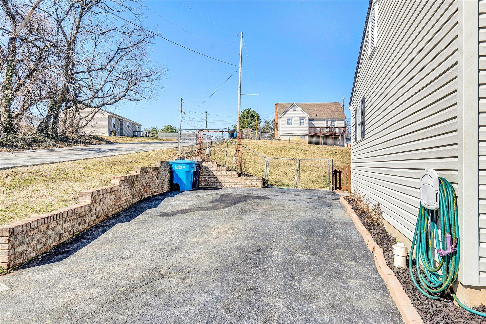 2604 Shull Road Northeast Roanoke, VA 24012 - Photo 18 of 21 18-DSC0189