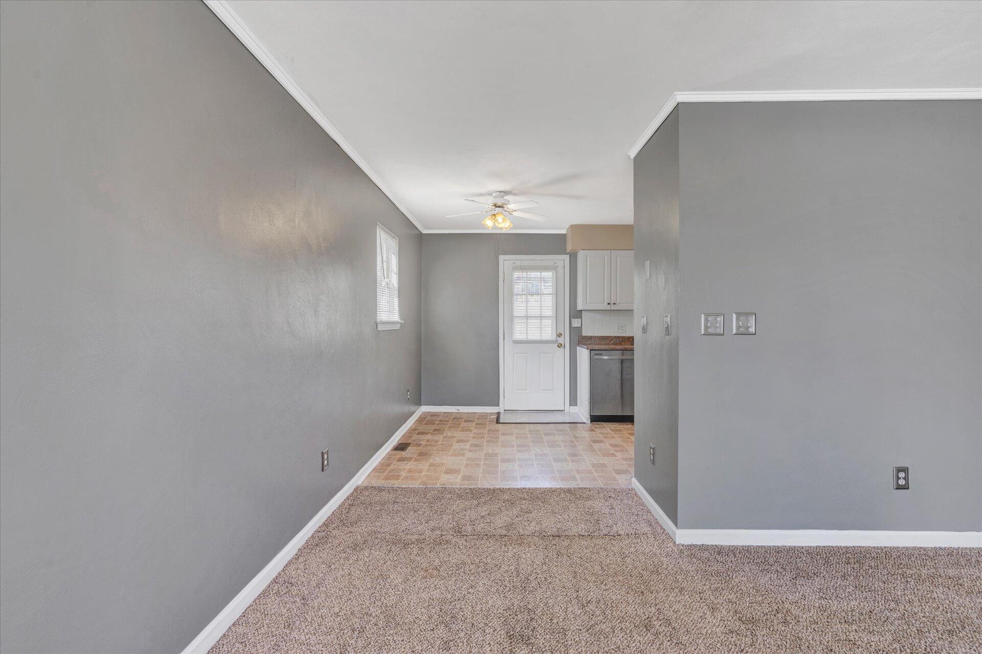 2604 Shull Road Northeast Roanoke, VA 24012 - Photo 6 of 21 06-DSC0204