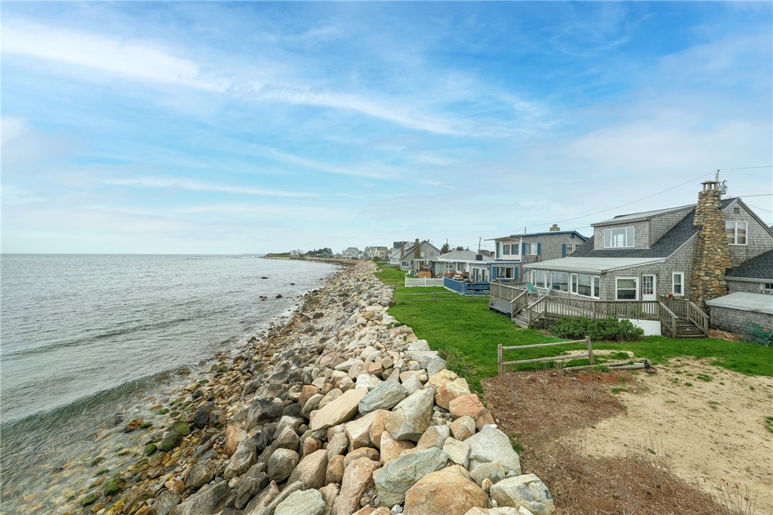32 Calef Avenue Narragansett, RI 02882 - Photo 15 of 38