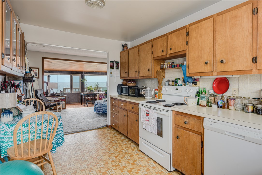 32 Calef Avenue Narragansett, RI 02882 - Photo 28 of 38