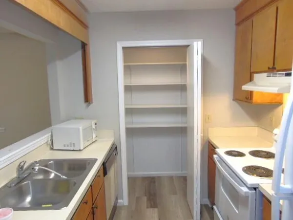 $1,500 | 398 Country Club Boulevard, Unit B3, Summerville, SC 29483