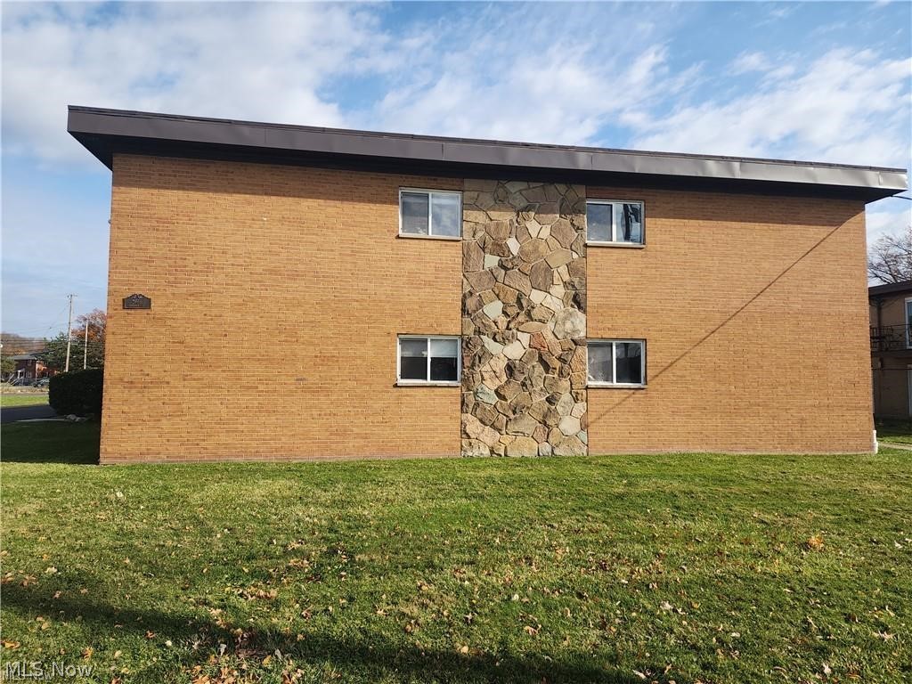26680 Tungsten Road, Unit 201 Euclid, OH 44132 - Photo 1 of 8