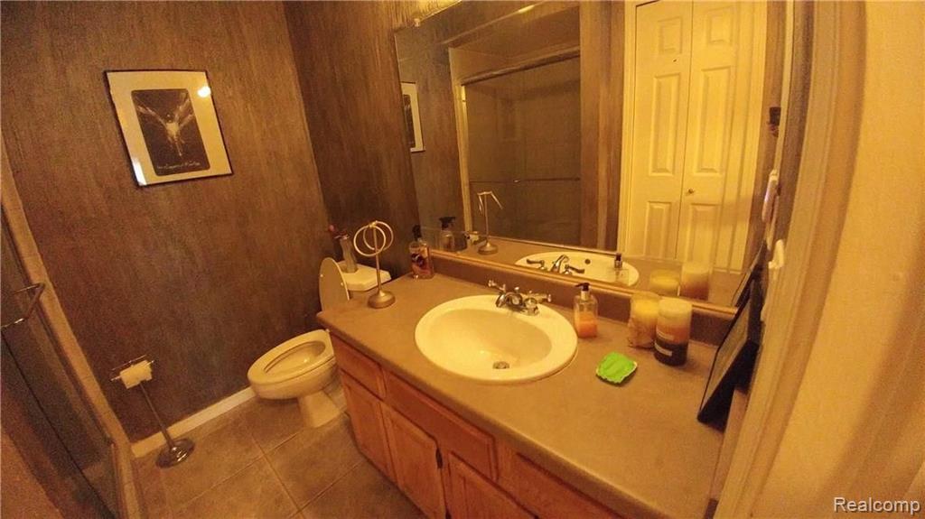 19400 West Eleven Mile Road, Unit 12 Lathrup Village, MI 48076 - Photo 17 of 26