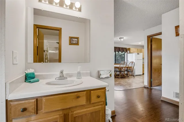 a en suite bathroom with sink and mirror