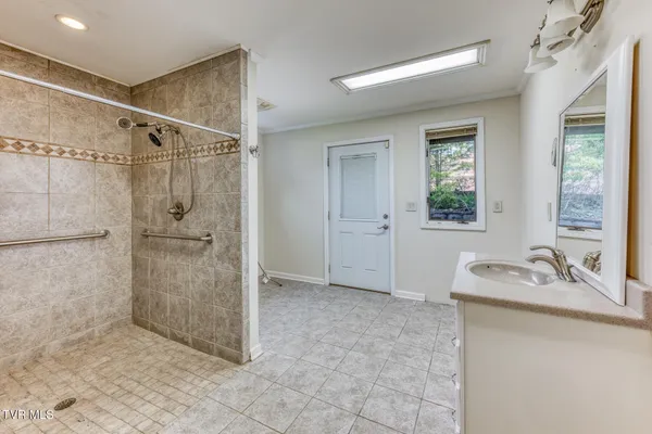 $525,000 | 431 Brentwood Pvt Drive, Blountville, TN 37617