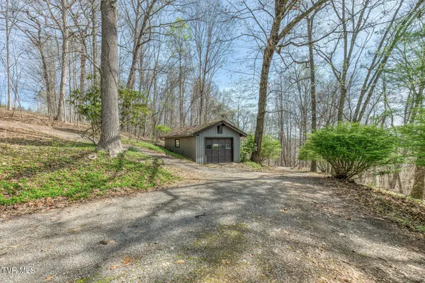 $525,000 | 431 Brentwood Pvt Drive, Blountville, TN 37617