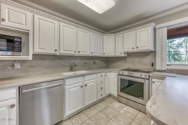 $525,000 | 431 Brentwood Pvt Drive, Blountville, TN 37617