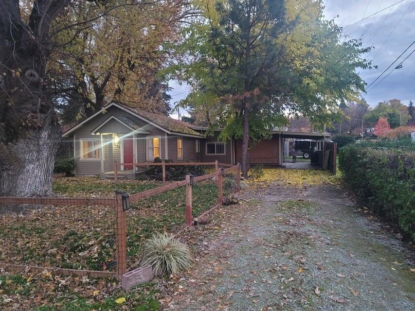 2104 Spring Street Medford, OR 97504 - Photo 5 of 24 2