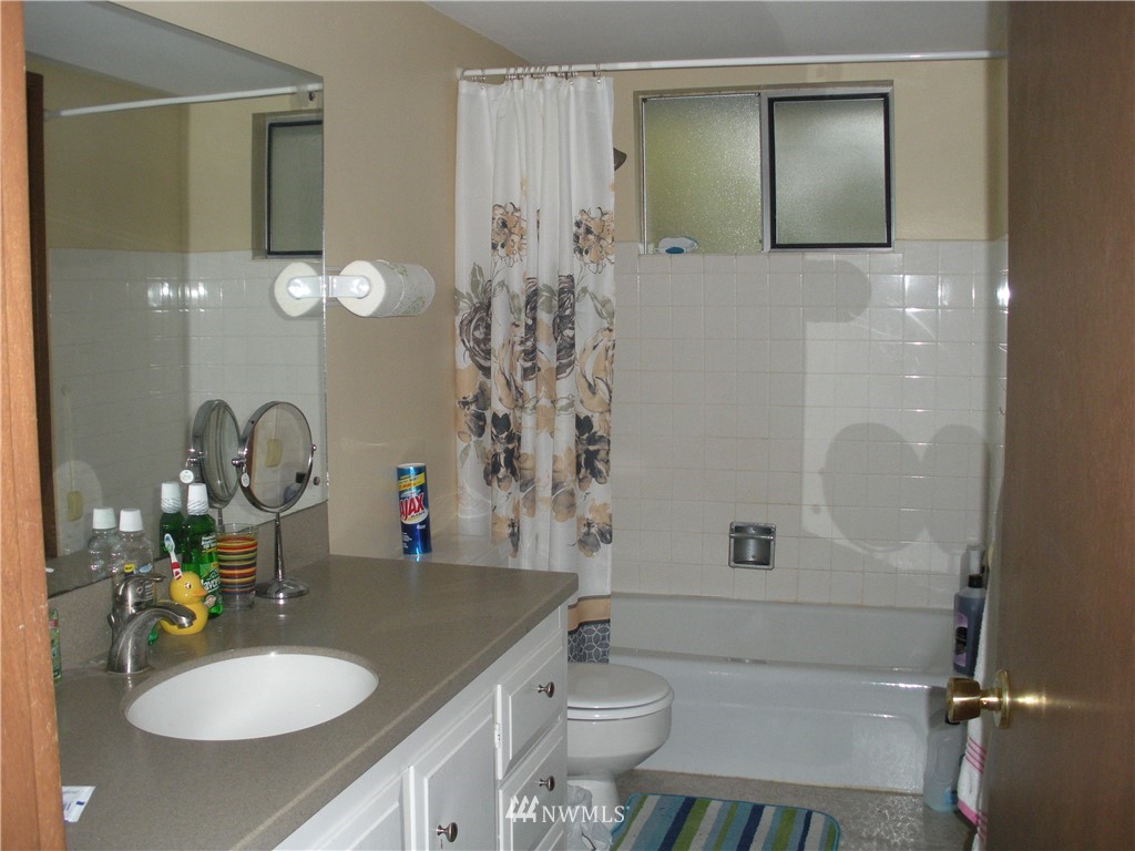 14320 Southeast 144th Street Renton, WA 98059 - Photo 10 of 12 Gallery Image 10