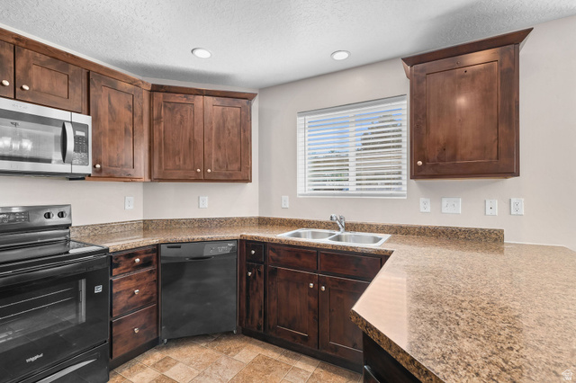 8264 South Resaca Drive, Unit K3 Sandy, UT 84070 - Photo 11 of 30 Kitchen
