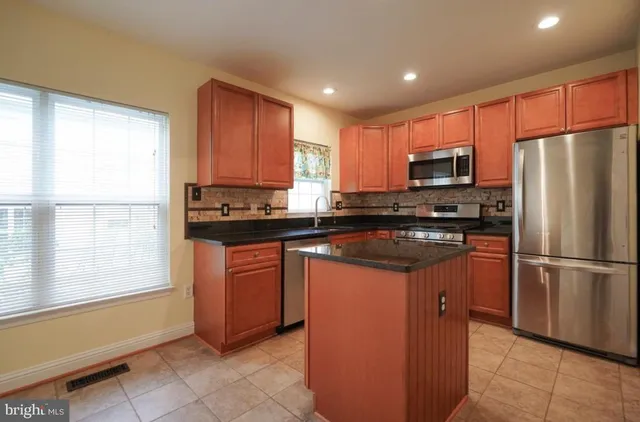 $2,700 | 13513 Niagara Falls Court, Germantown, MD 20874