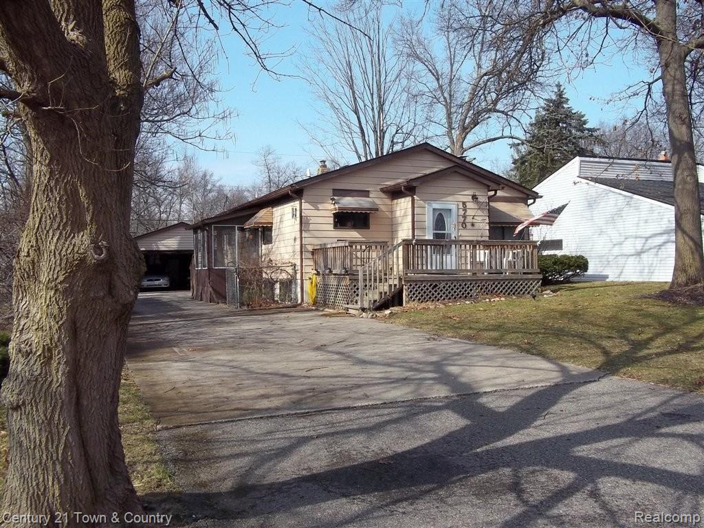 5770 Crescent Road Waterford, MI 48327 - Photo 2 of 14 Front View