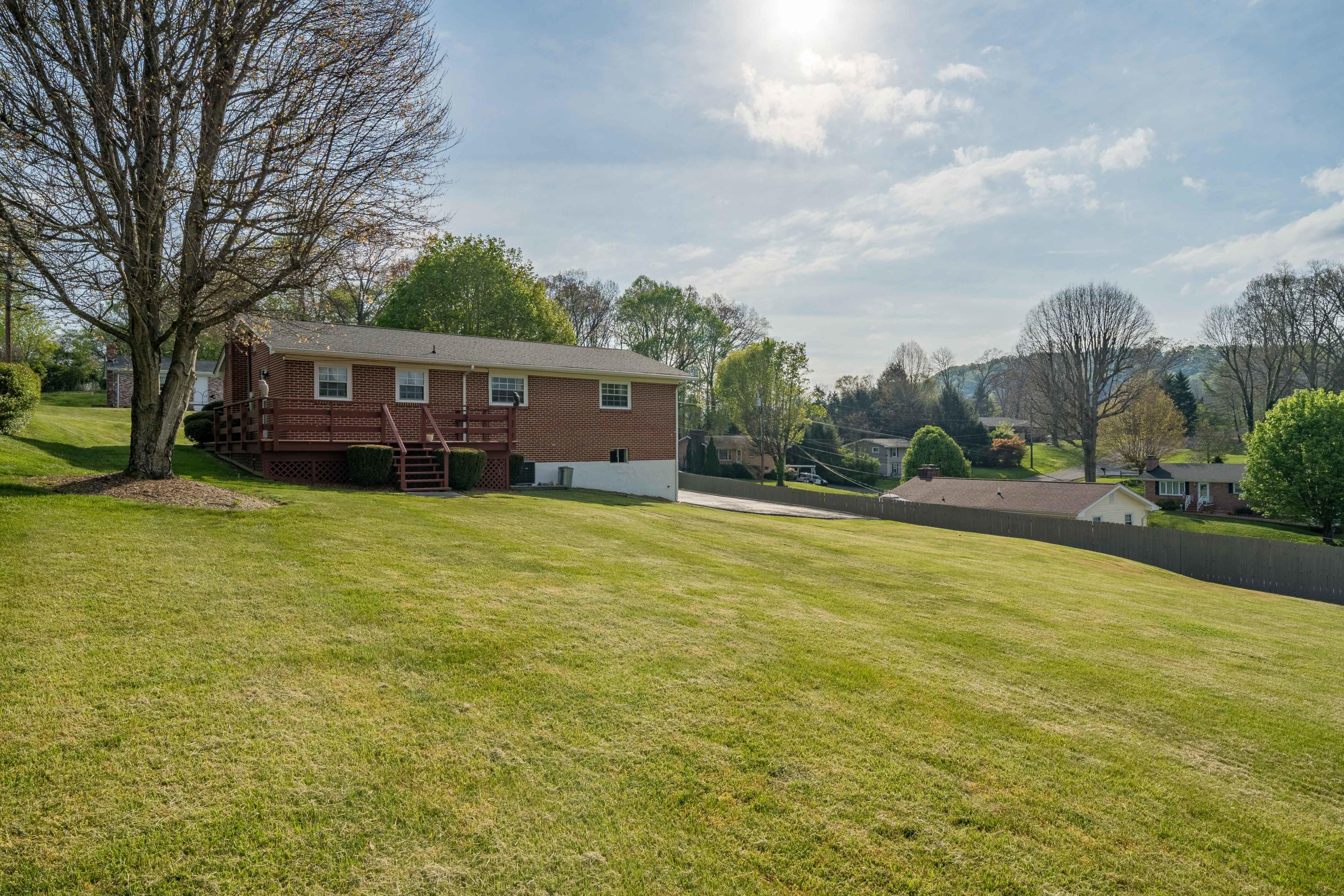 109 Lynfield Road Bristol, TN 37620 - Photo 24 of 28 109 Lynfield Road (13 of 42)