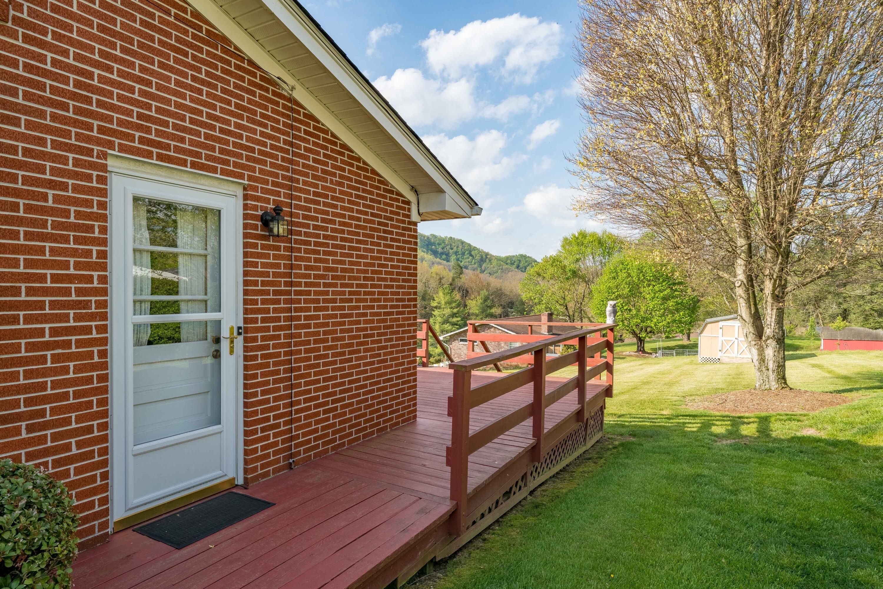 109 Lynfield Road Bristol, TN 37620 - Photo 27 of 28 109 Lynfield Road (19 of 42)