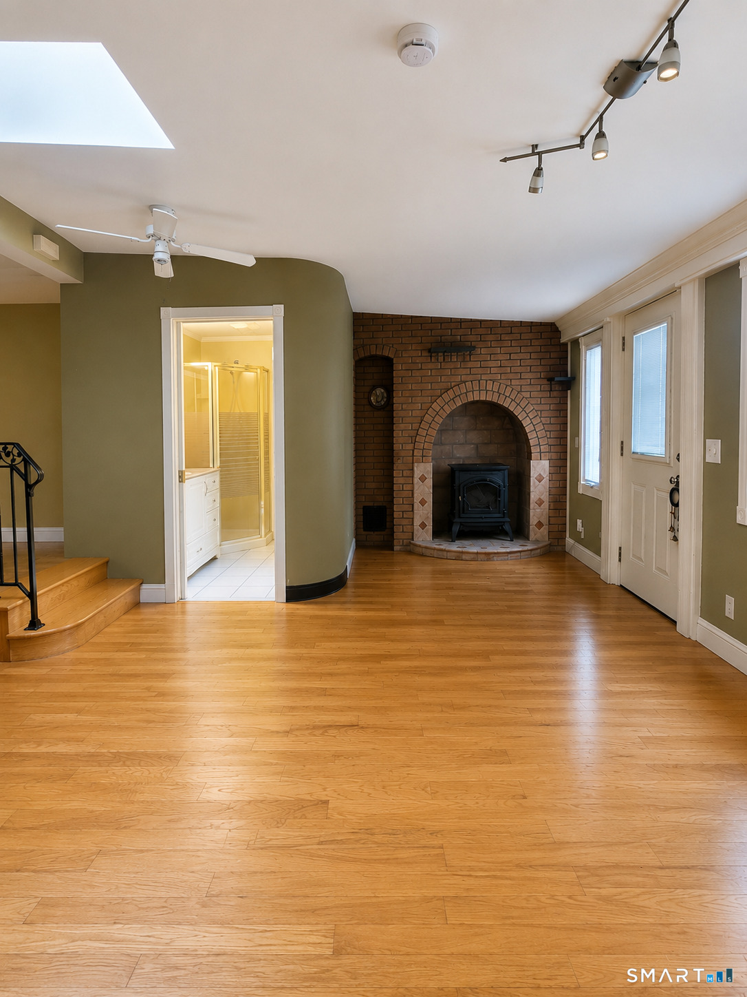 561 Hopewell Road Glastonbury, CT 06073 - Photo 5 of 21