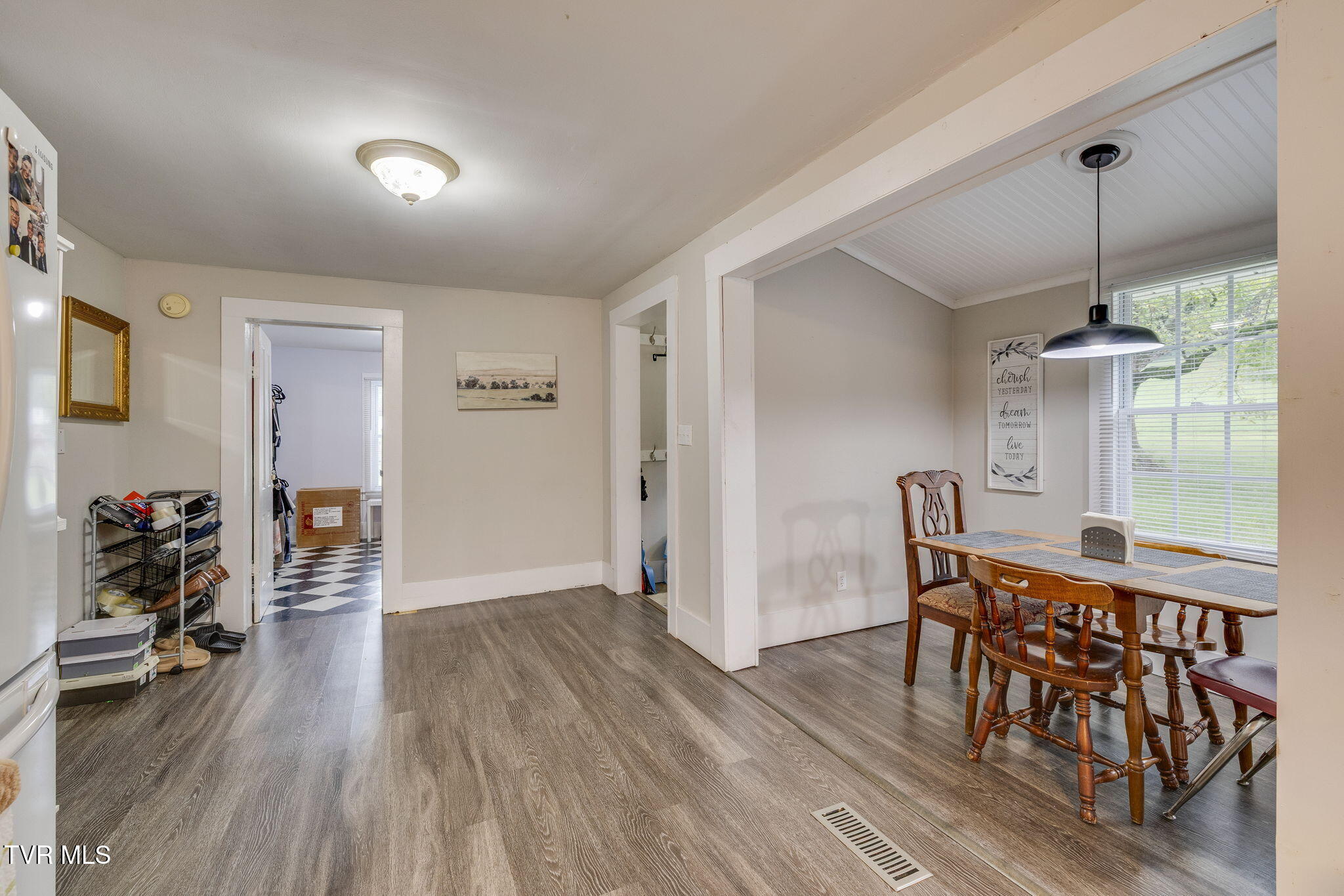 2108 State Line Road Elizabethton, TN 37643 - Photo 11 of 38 010