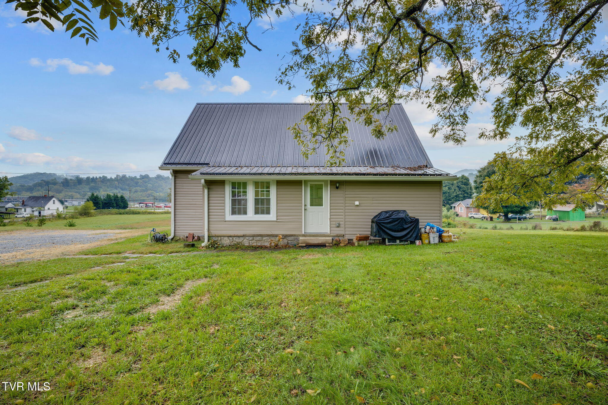 2108 State Line Road Elizabethton, TN 37643 - Photo 28 of 38 027