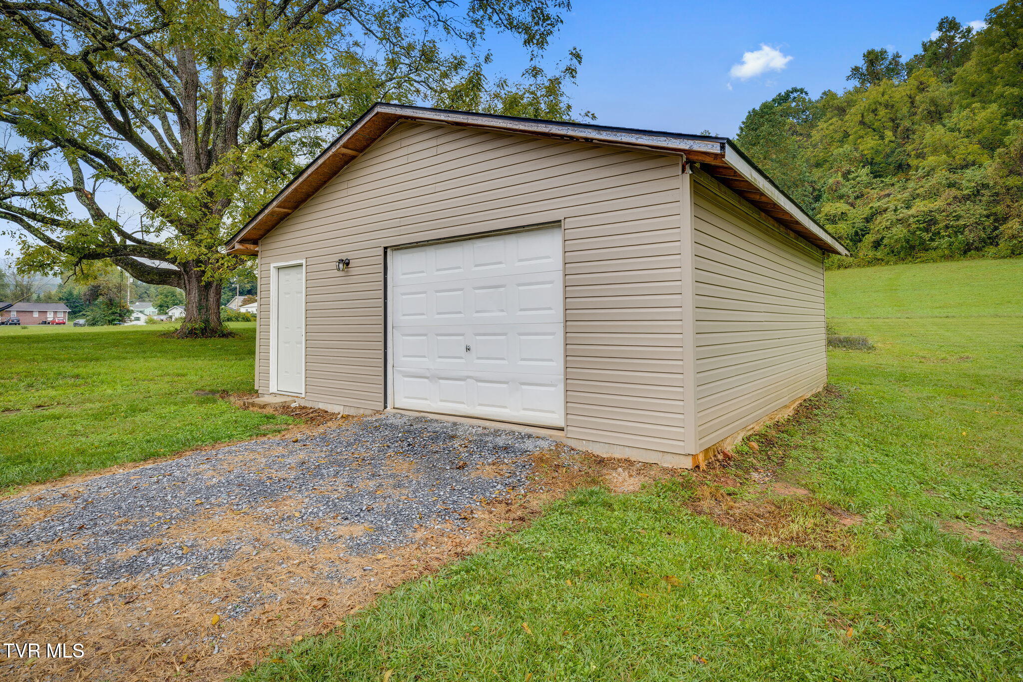 2108 State Line Road Elizabethton, TN 37643 - Photo 30 of 38 029