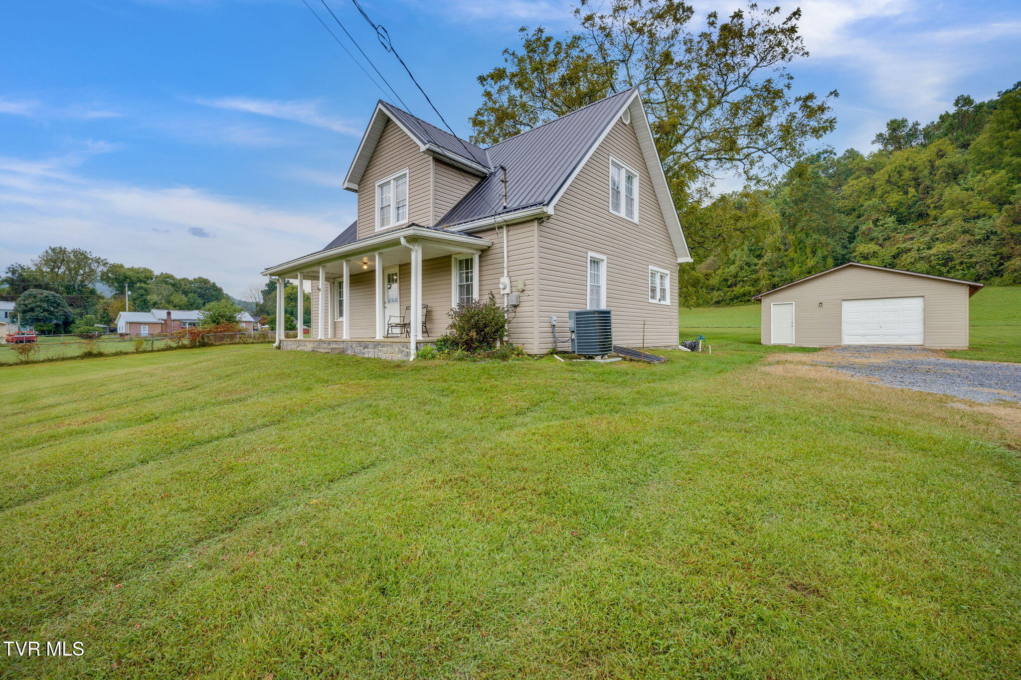 2108 State Line Road Elizabethton, TN 37643 - Photo 3 of 38 002