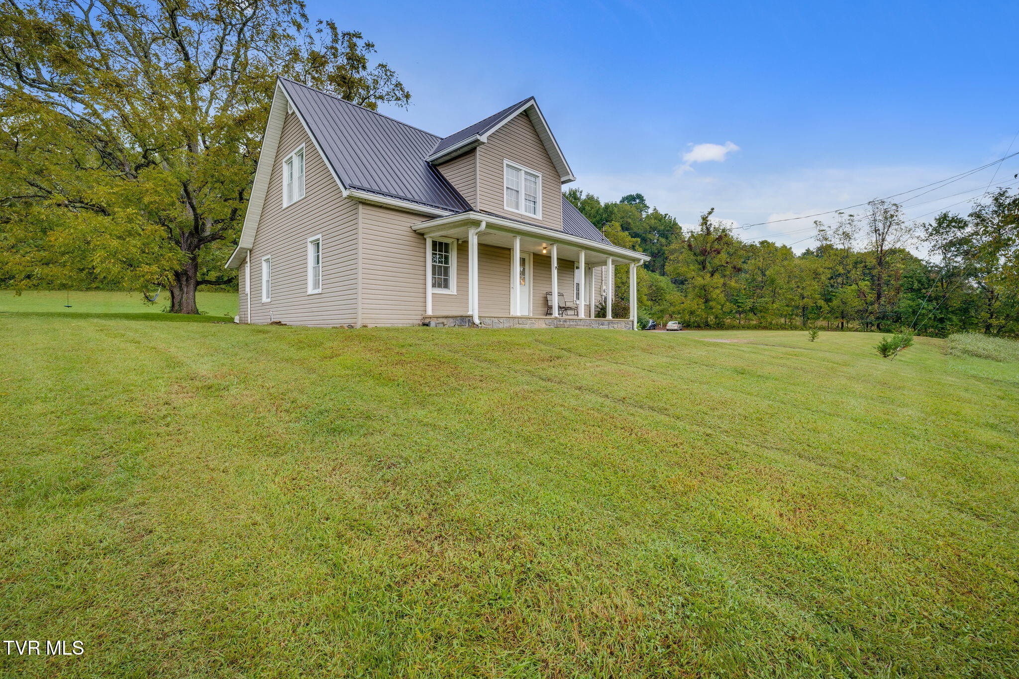 2108 State Line Road Elizabethton, TN 37643 - Photo 4 of 38 003