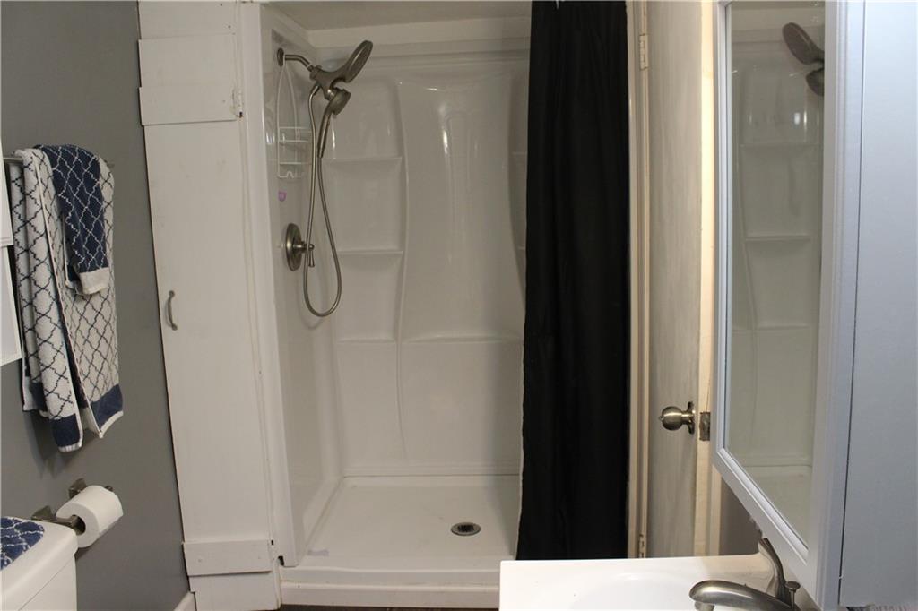 283 Duck Hollow Road Uniontown, PA 15401 - Photo 18 of 32 upper level bath of main bedroom