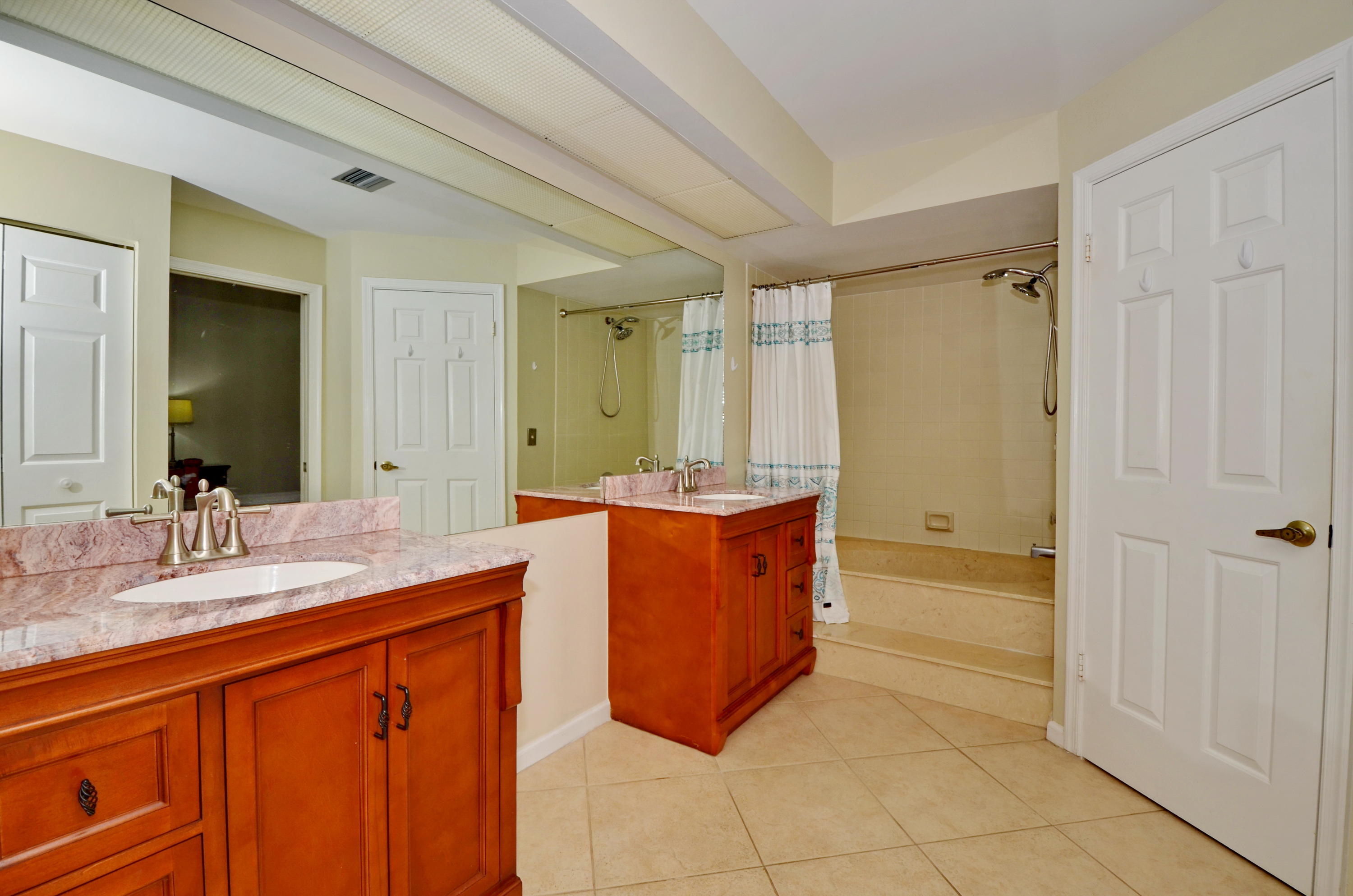 5530 Coach House Circle, Unit E Boca Raton, FL 33486 - Photo 16 of 19 Master Bath