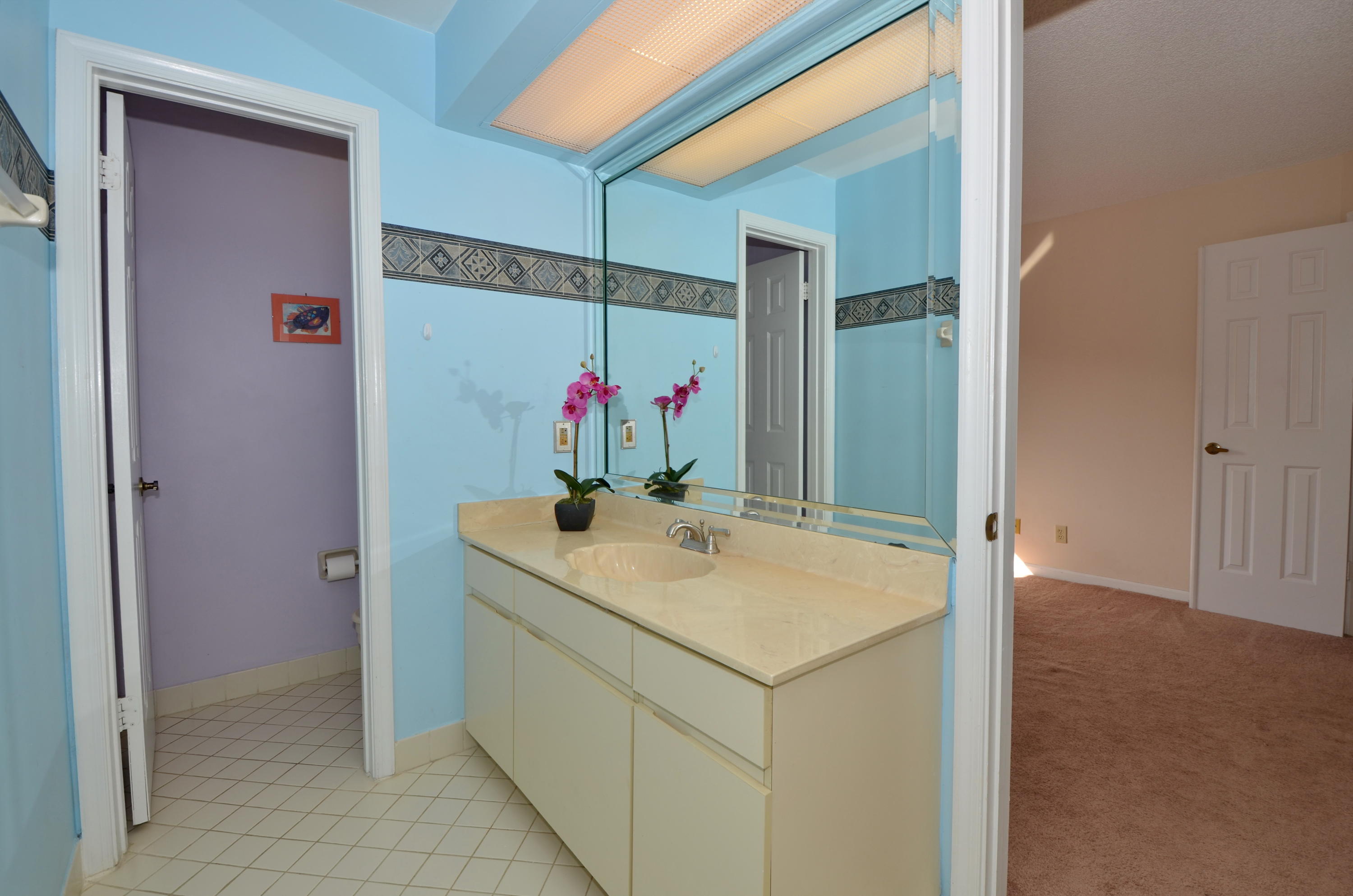 5530 Coach House Circle, Unit E Boca Raton, FL 33486 - Photo 18 of 19 Guest Bath