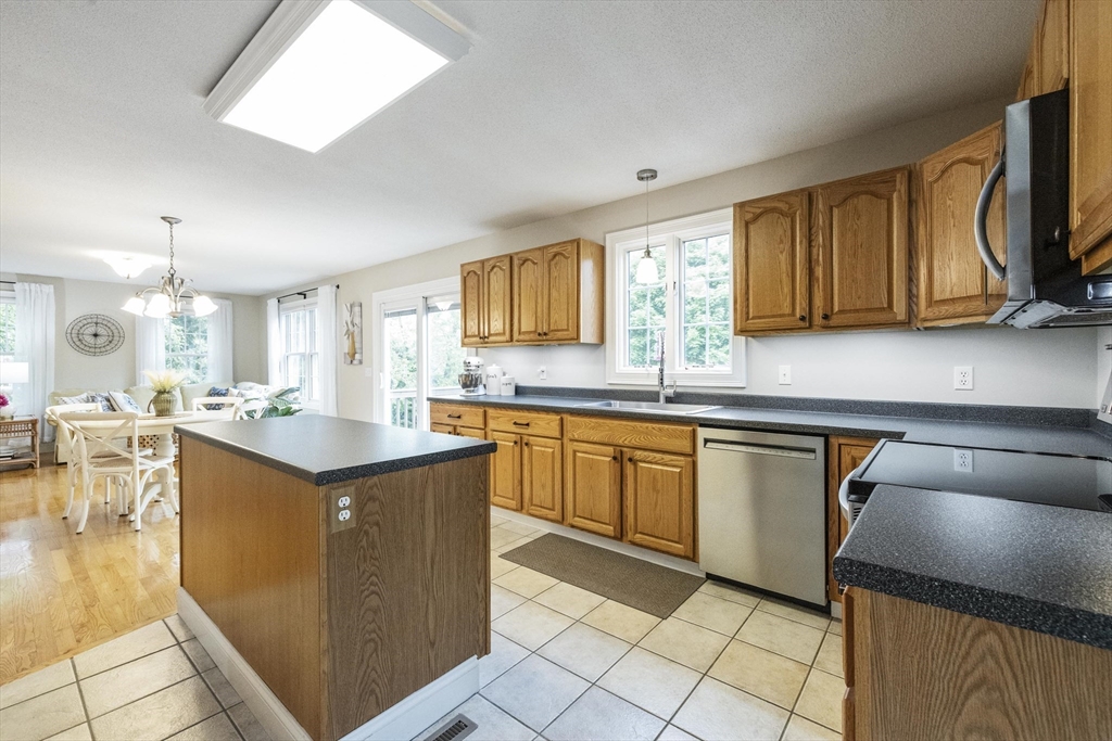 16 Peterson Road Palmer, MA 01069 - Photo 9 of 37