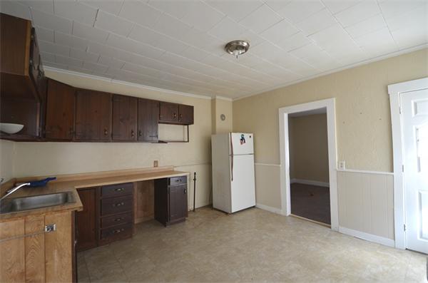 19 Whitcomb Street Webster, MA 01570 - Photo 3 of 30 Gallery Image 3
