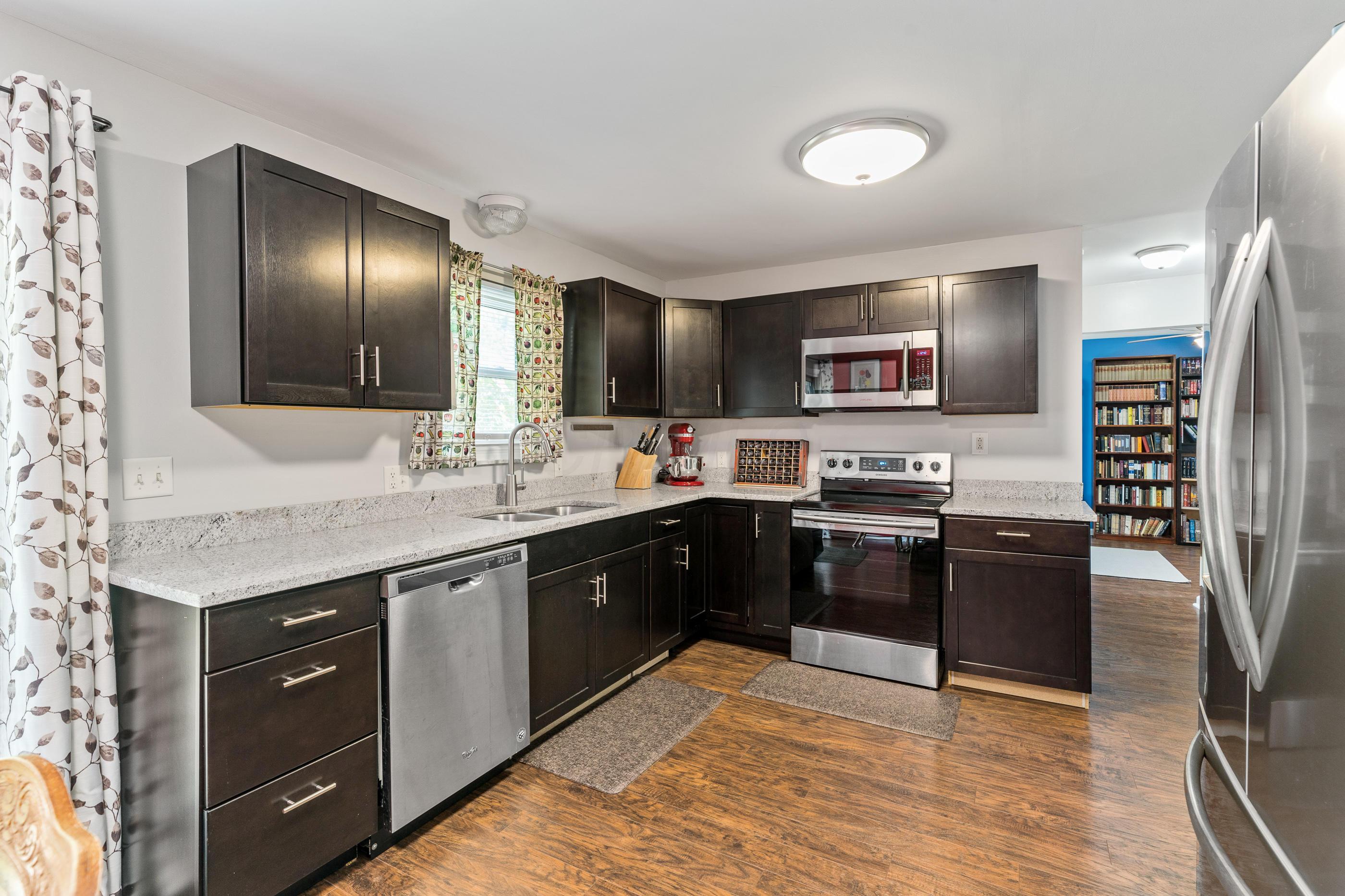 1238 Thurell Road Columbus, OH 43229 - Photo 11 of 31 Gallery Image 11
