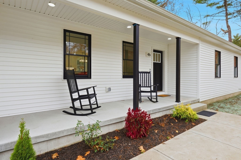 46 Horseshoe Circle Ware, MA 01082 - Photo 4 of 36 a front view of a house with garden
