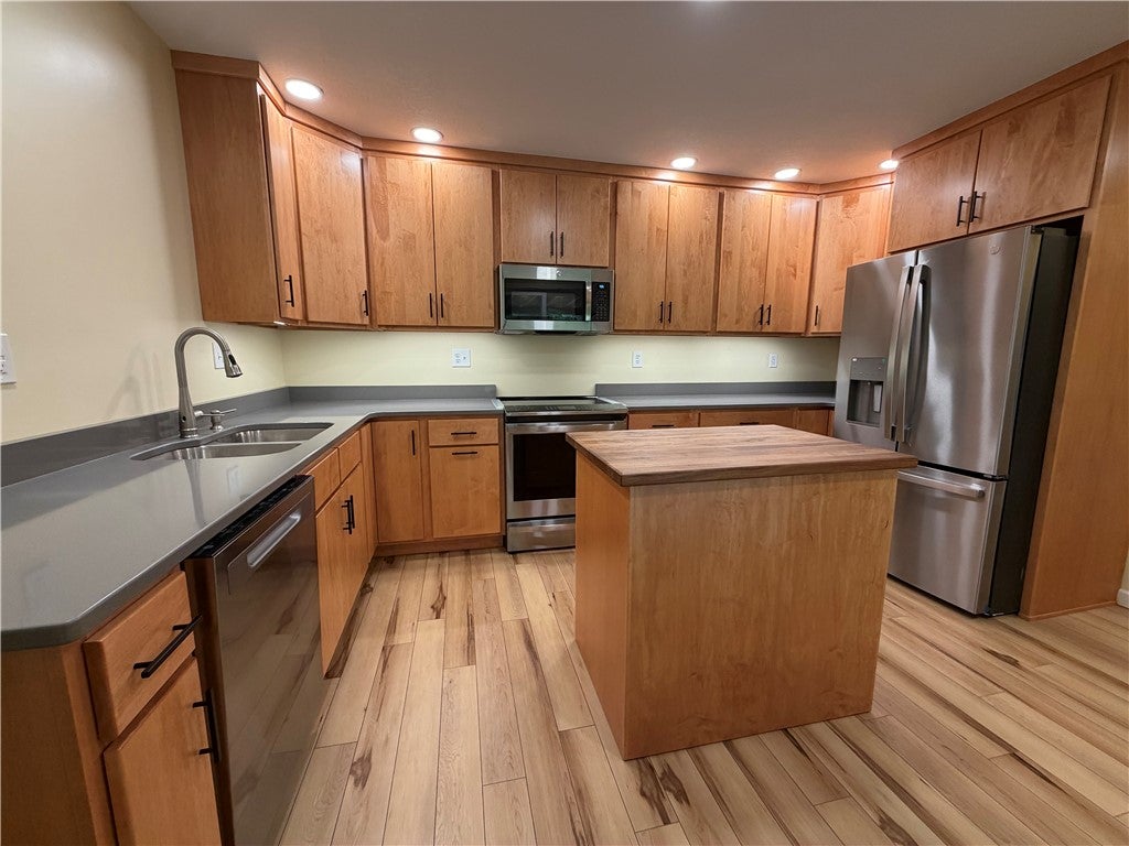 2 Hickory Ridge Drive Charleston, IL 61920 - Photo 3 of 28 Gallery Image 3