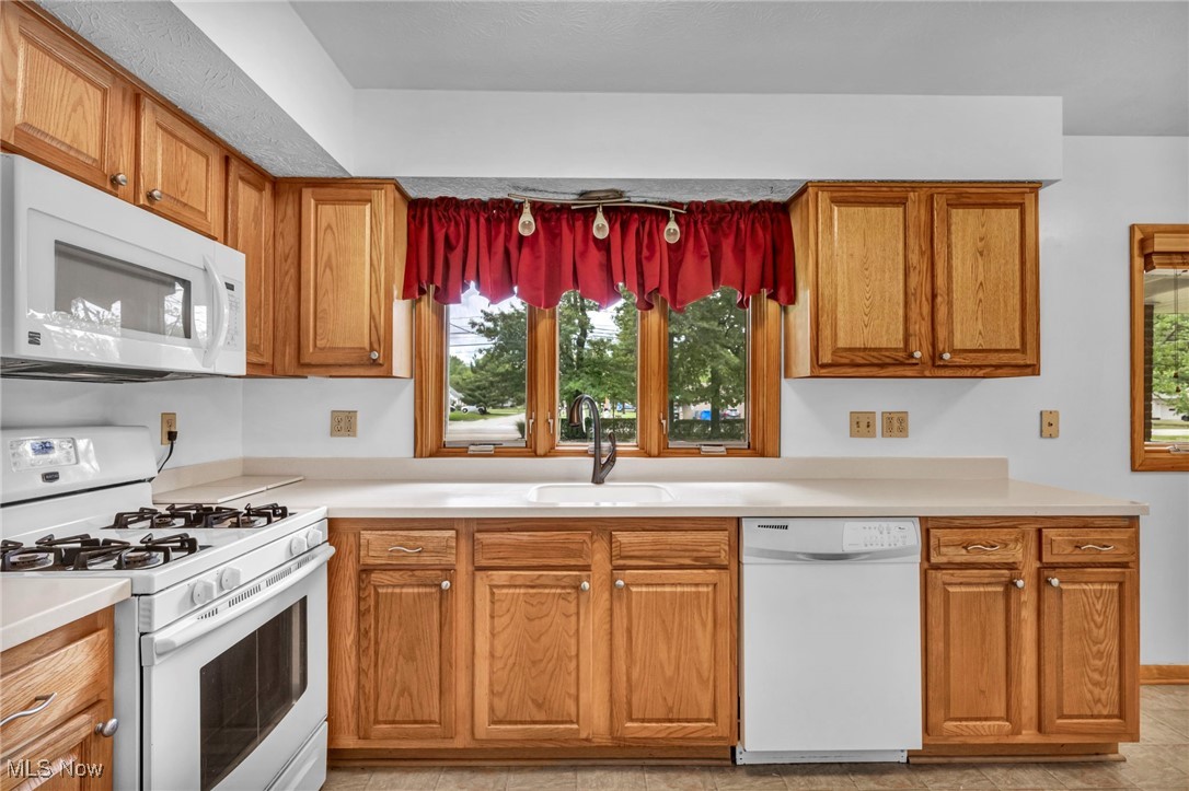 6321 Crossview Road Seven Hills, OH 44131 - Photo 14 of 49