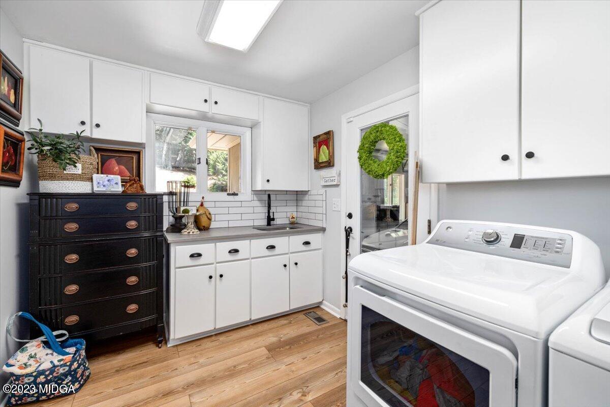 724 Forest Hill Road Macon, GA 31210 - Photo 22 of 46 a kitchen that has a sink and a stove in it