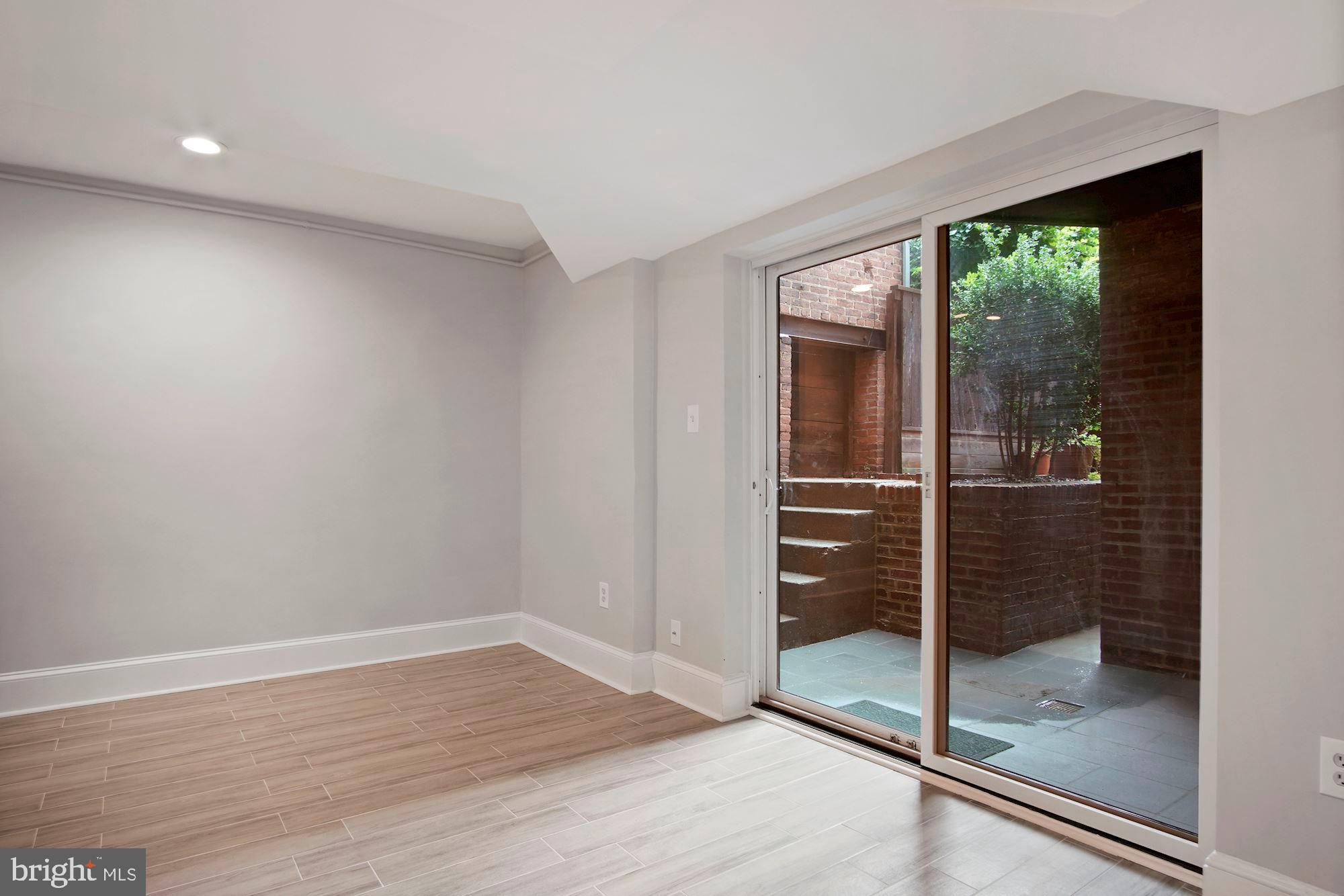 1616 S Street Northwest Washington, DC 20009 - Photo 18 of 32 Living Area