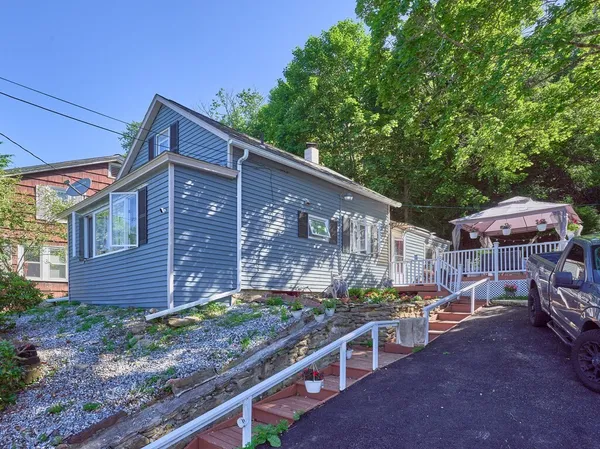 $329,900 | 53 Temple Street, Spencer, MA 01562