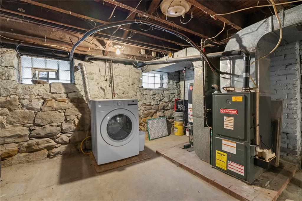 1630 Poplar Avenue Braddock, PA 15104 - Photo 20 of 25 a utility room with dryer and washer