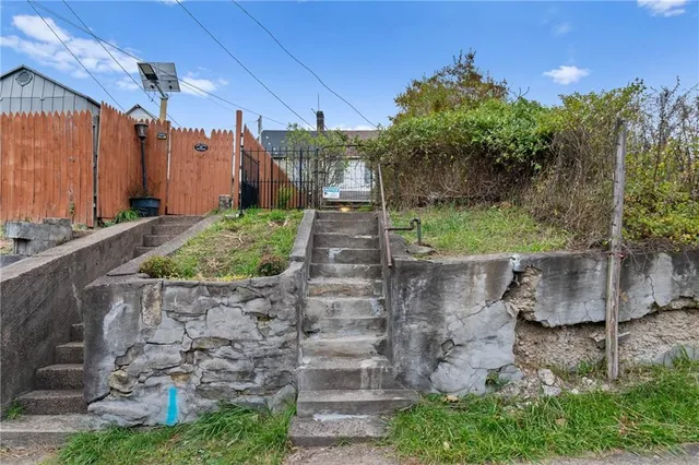 $67,000 | 1630 Poplar Avenue, Braddock, PA 15104