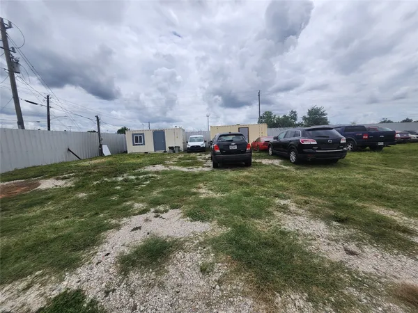 a view of yard with car parked
