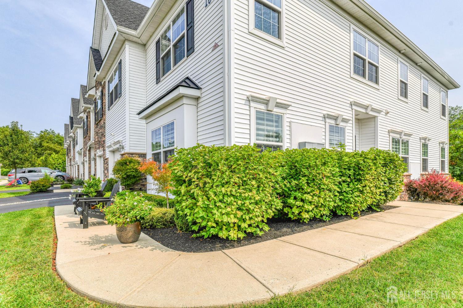 1529 Paxton Lane Monroe Township, NJ 08831 - Photo 3 of 36