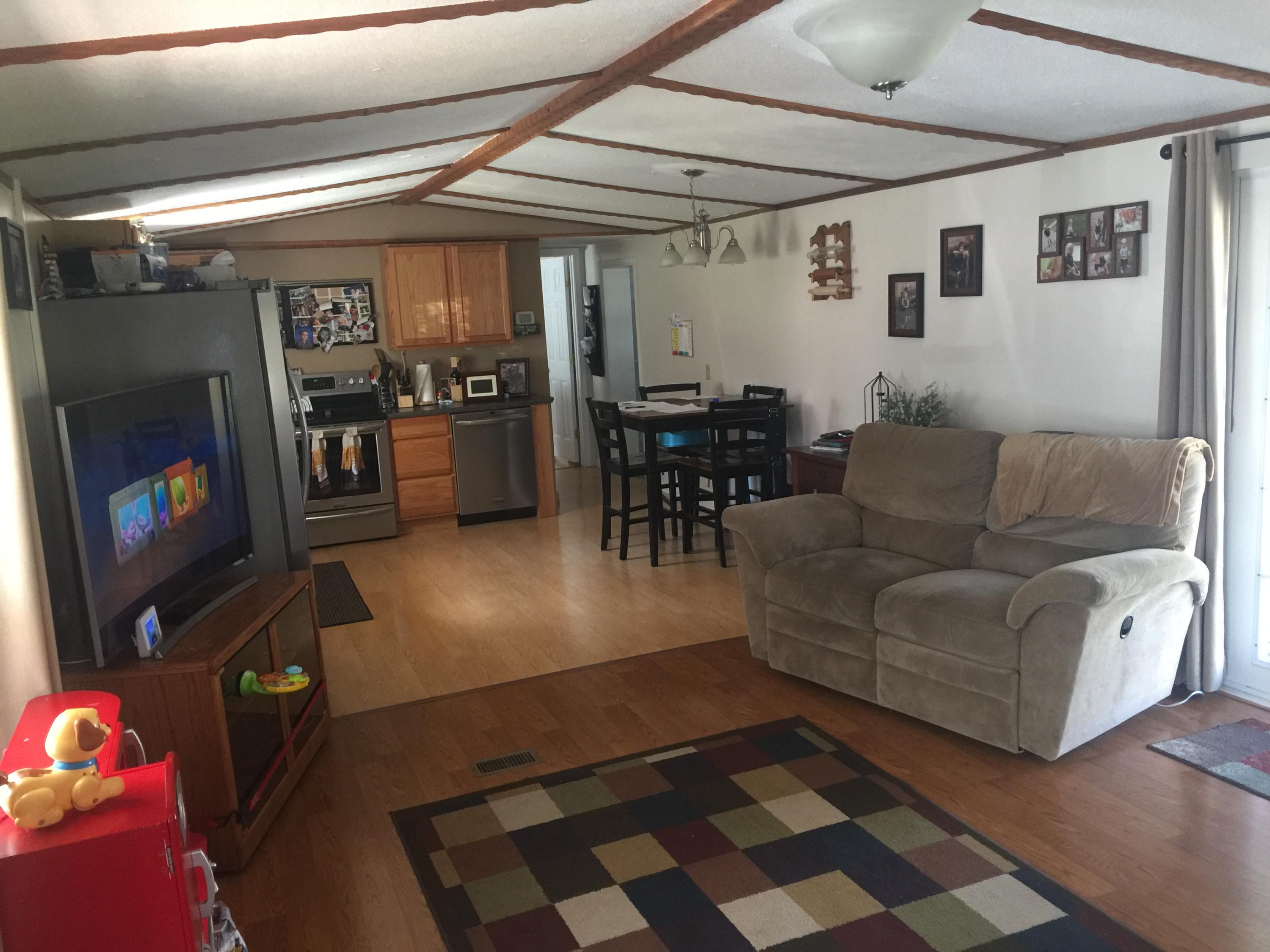 560 Matthews Road Ronceverte, WV 24970 - Photo 2 of 11 Gallery Image 2