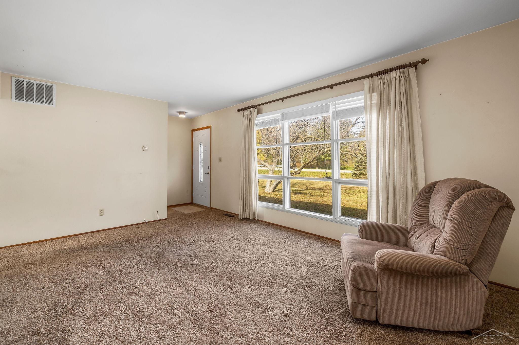 2302 East Freeland Road Midland, MI 48640 - Photo 2 of 48 Living Room