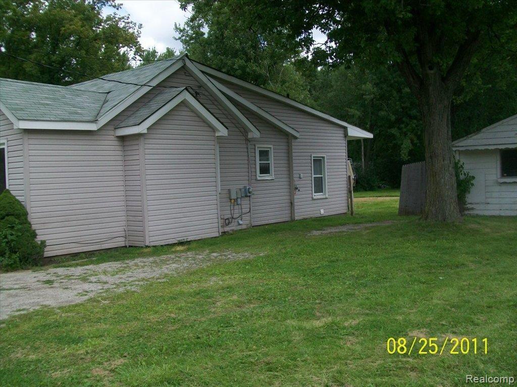 6871 Ball Road Romulus, MI 48174 - Photo 3 of 17 100_8155