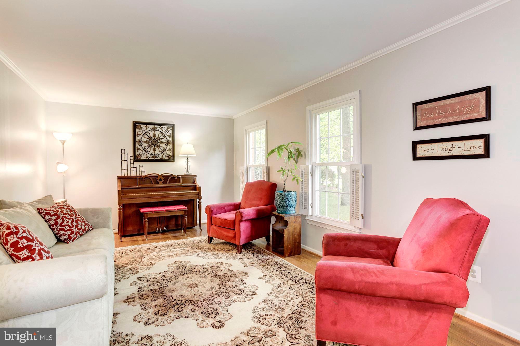 8409 Finlay Court Springfield, VA 22153 - Photo 4 of 31