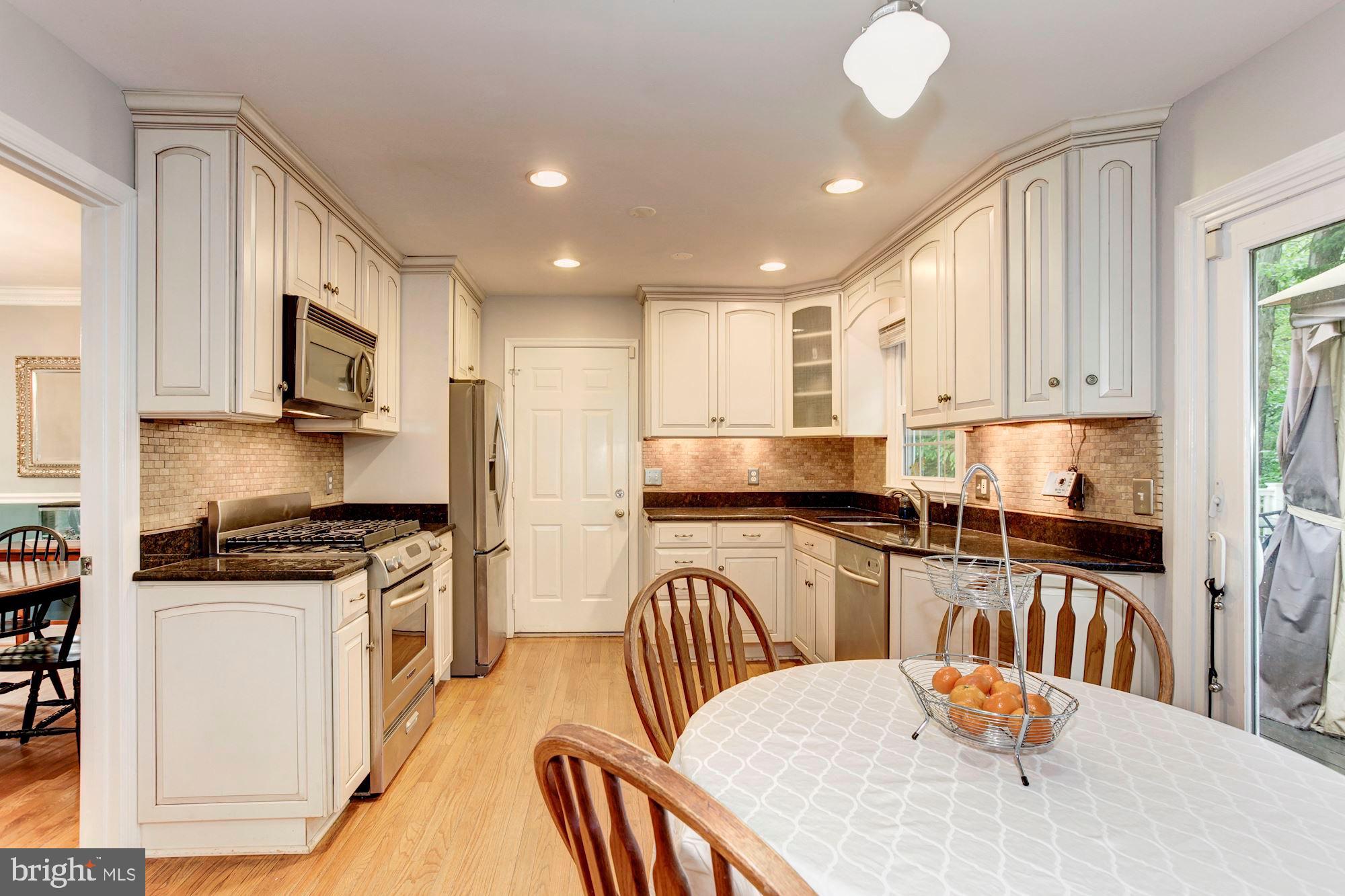 8409 Finlay Court Springfield, VA 22153 - Photo 8 of 31